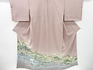 未使用品　仕立て上がり　手描き友禅屋敷に松・菊模様一つ紋色留袖